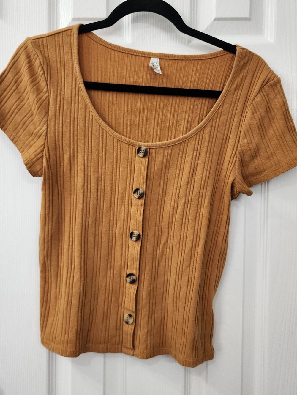 Mudd Ribbed Button-Front Scoop Neck Top - Size: Large